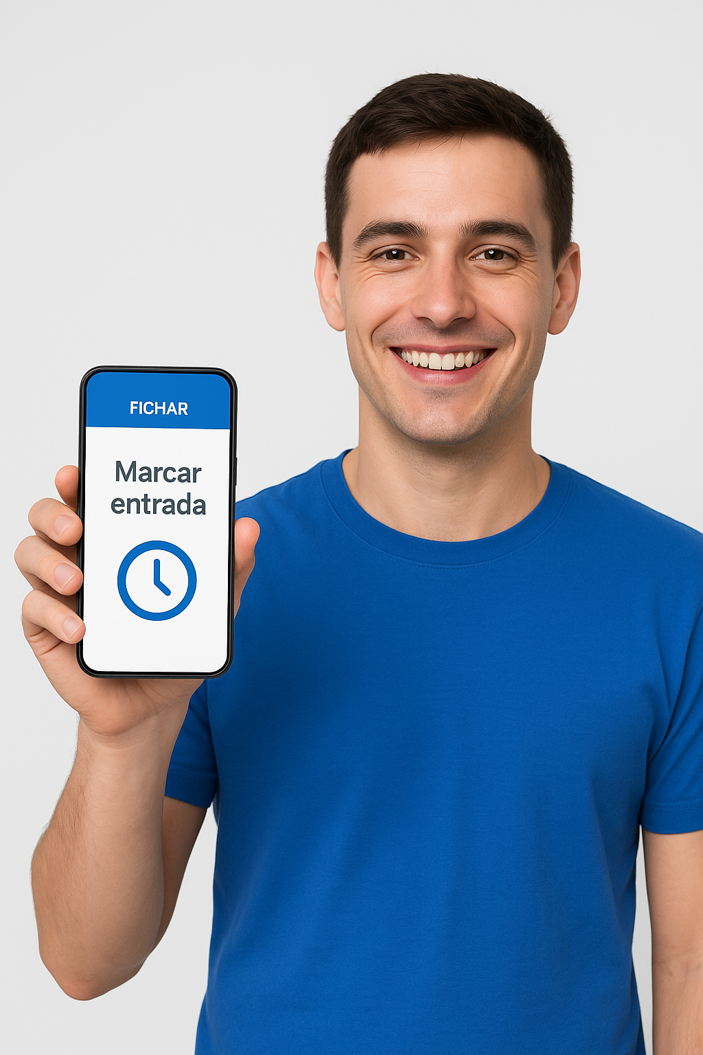 Dueño de negocio verificando asistencia de empleados con FichaPro